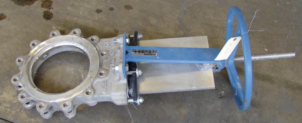 Valve 10 Dezurik gate valve, manual operation, 304 SS