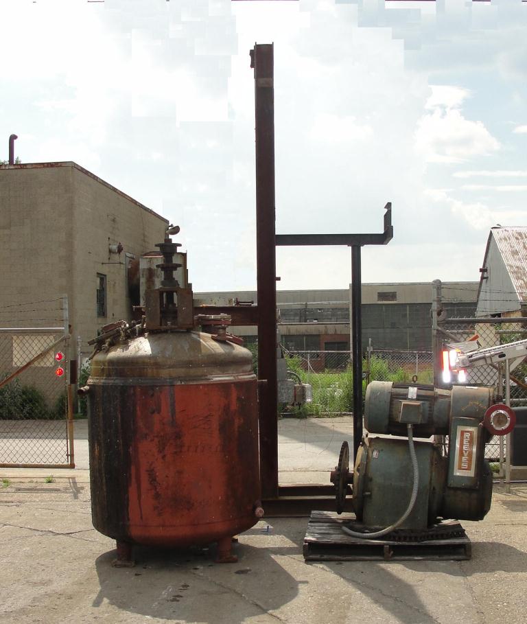 Tank 350 gallon vertical tank, Stainless Steel, 75PSI @700 degrees  F jacket, 16 lightnin type agitator, dish bottom