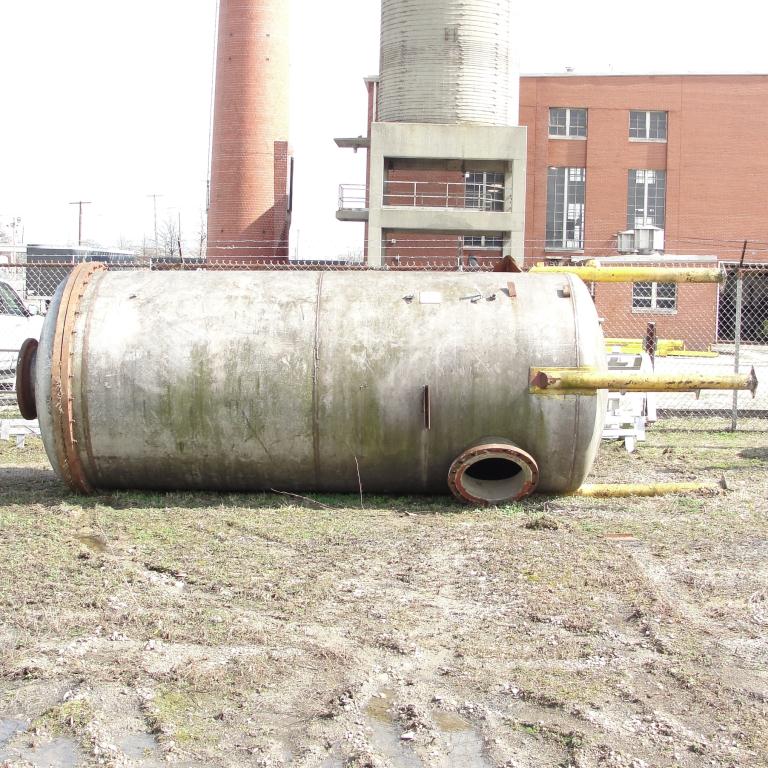 Tank 2000 gallon vertical tank, Stainless Steel, dish bottom