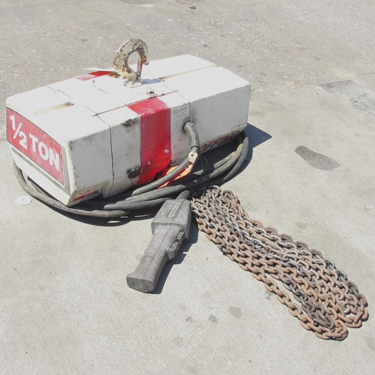 Material Handling Equipment chain hoist, 1000 lbs. Duff-Norton/Amstar model Coffing, 14 long chain