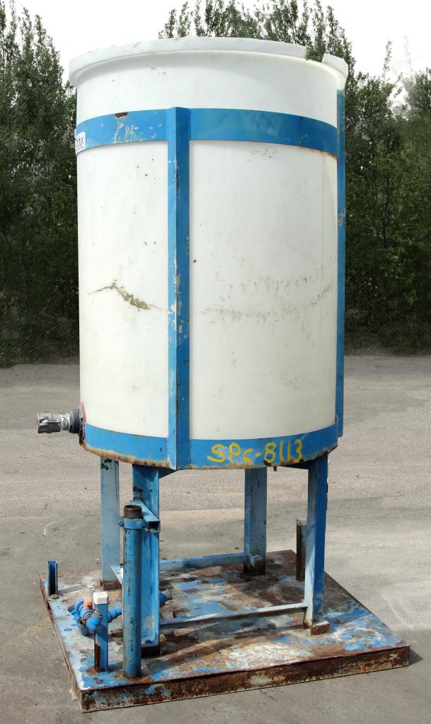 Tank 250 gallon vertical tank, poly, flat bottom
