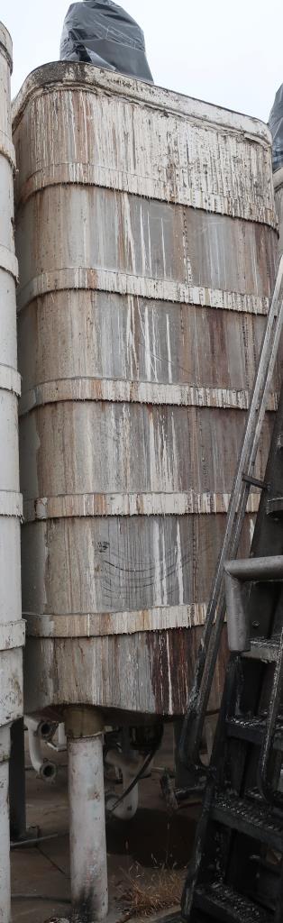 Tank 2000 gallon vertical tank, Stainless Steel, Philadelphia Mixers agitator, dish