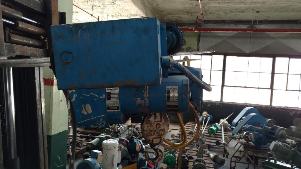 Material Handling Equipment 2,000 lbs. Shaw Box cable hoist, model 114462
